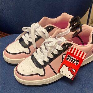 Hello Kitty women size 6 new***